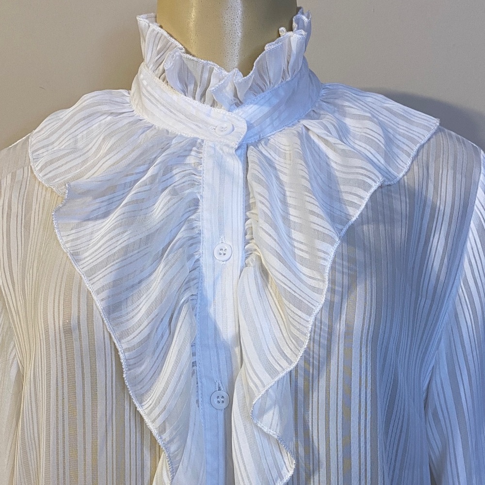 Elegant White Ruffled Blouse Size M - Picture 3 of 6